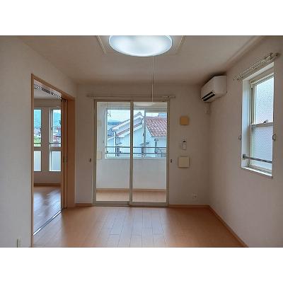 クロスロ－ド　沢　ｕｎ 201【管理NO：1-016551601-02010】 ★家具家電は申し込み後に搬入しますの物件写真2