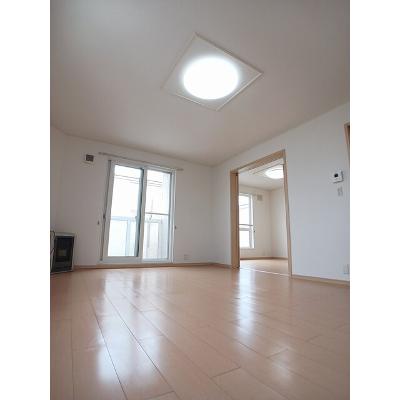 ラブリィーⅤ 203【管理NO：1-015706301-02030】 2026年08月下旬入居可能の物件写真2