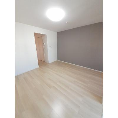 オパール・Ⅱ 102【管理NO：1-026341902-01020】 ★家具家電は申し込み後に搬入しますの物件写真2