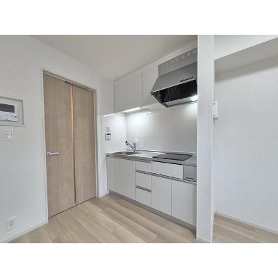 アイリーベース 202【管理NO：1-028562301-02020】 ★家具家電は申し込み後に搬入します★の物件写真3