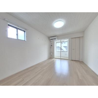 アイリーベース 101【管理NO：1-028562301-01010】 ★家具家電は申し込み後に搬入します★の物件写真2