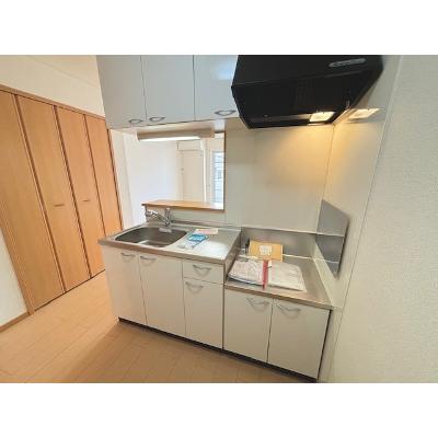 カーサ・フローラ 102【管理NO：1-014672301-01020】 ★家具家電は申し込み後に搬入します★の物件写真3
