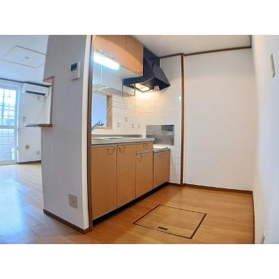 ｓｈａｍｒｏｃｋ 103【管理NO：1-010632101-01030】 ★家具家電は申し込み後に搬入します★の物件写真3