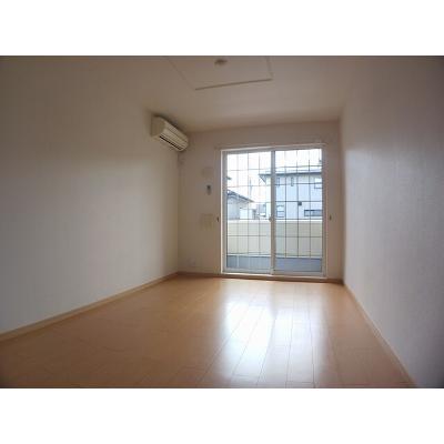 メープルツリー 103【管理NO：1-016933001-01030】 ★家具家電は申し込み後に搬入します★の物件写真2