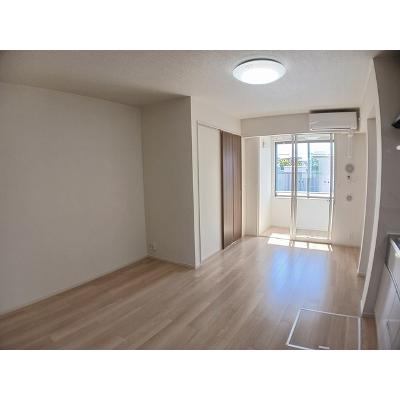 カルタム 105【管理NO：1-027564601-01050】 ★家具家電は申し込み後に搬入します★の物件写真2