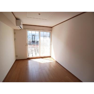 プリマベーラ 103【管理NO：1-010249701-01030】 ★家具家電は申し込み後に搬入しますの物件写真2