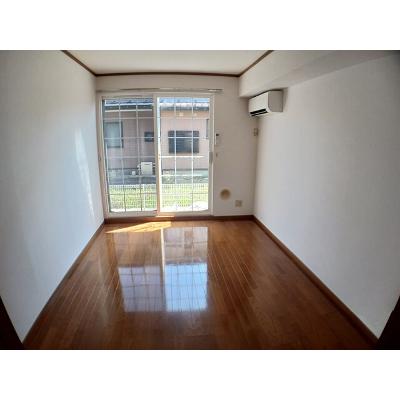 リファインド 103【管理NO：1-010542801-01030】 ★家具家電は申し込み後に搬入します★の物件写真2