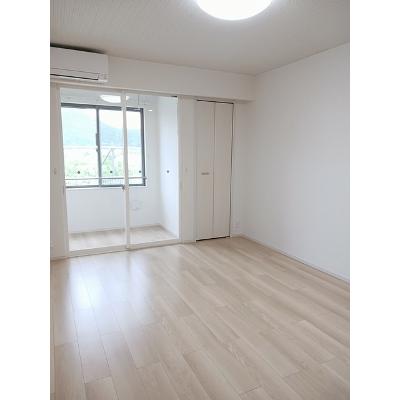 シャトーブランシェ　Ⅴ 101【管理NO：1-027124401-01010】 ★家具家電は申し込み後に搬入します★の物件写真2
