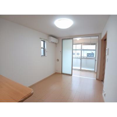 エクストラ　ステージ　Ⅱ 101【管理NO：1-015406902-01010】 ★家具家電は申し込み後に搬入しますの物件写真2