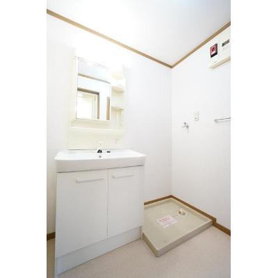 ウリイシパレス 201【管理NO：1-011030301-02010】 ★家具家電は申し込み後に搬入します★の物件写真6
