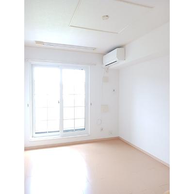 クリスタルシュトラーセ　Ⅲ 205【管理NO：1-016068401-02040】 ★家具家電は申し込み後に搬入します★の物件写真2