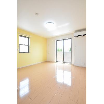 ユア　ランド・キミ 101【管理NO：1-021077101-01010】 ★家具家電は申し込み後に搬入しますの物件写真2