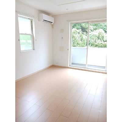 ホワイト・プレセアＢ 103【管理NO：1-016240102-01030】 ★家具家電は申し込み後に搬入しますの物件写真2