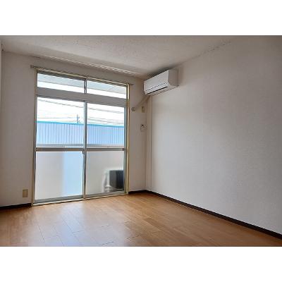 エルディム花月 201【管理NO：1-001410401-02010】 ★家具家電は申し込み後に搬入しますの物件写真2