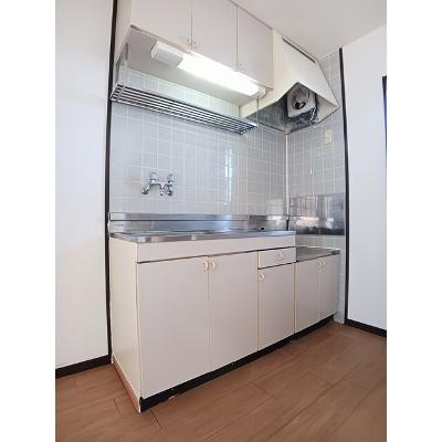 アーバンヒルズ 203【管理NO：1-004172901-02030】 ★家具家電は申し込み後に搬入しますの物件写真3