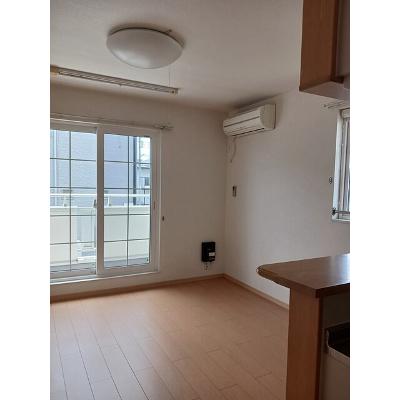 シイナハイツⅢ 203【管理NO：1-016635501-02030】 ★家具家電は申し込み後に搬入しますの物件写真2