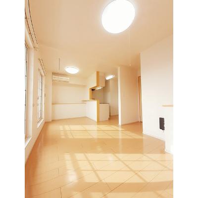 アザレア 202【管理NO：1-017749101-02020】 ★家具家電は申し込み後に搬入します 2026年07月中旬入居可能の物件写真2