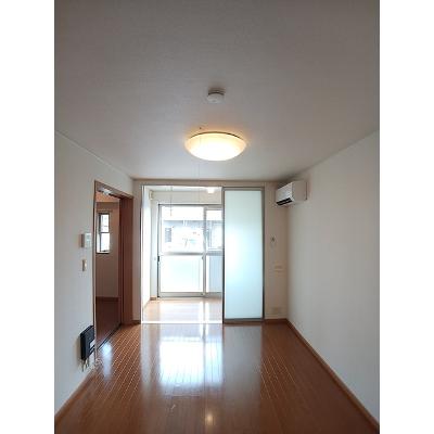 セレーノ 102【管理NO：1-015320601-01020】 ★家具家電は申し込み後に搬入します★の物件写真2