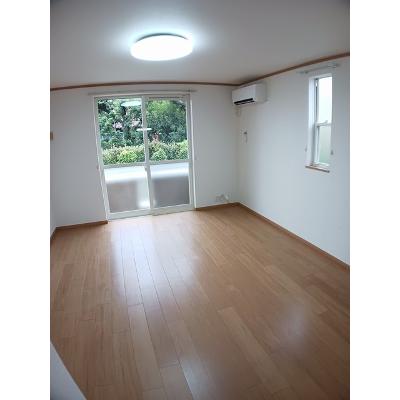メゾン　エストＢ 102【管理NO：1-012960002-01020】 ★家具家電は申し込み後に搬入しますの物件写真2