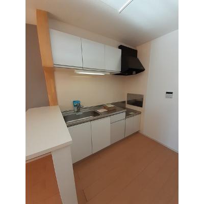 カラー 201【管理NO：1-018880701-02010】 ★家具家電は申し込み後に搬入しますの物件写真3