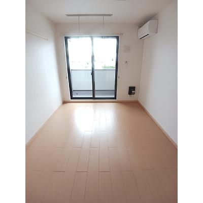 ラウレアⅢ 102【管理NO：1-016959003-01020】 ★家具家電は申し込み後に搬入しますの物件写真2