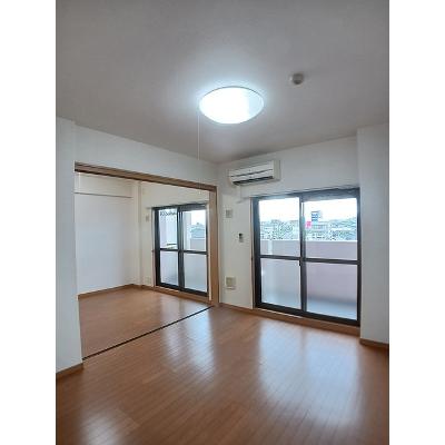 Ｇｒａｎｄ　Ｌｅａｇａ 403【管理NO：1-013873801-04030】 ★家具家電は申し込み後に搬入しますの物件写真2