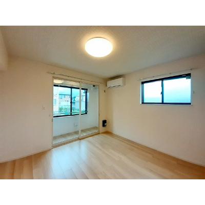 ピアッツァ 105【管理NO：1-027487101-01050】 ★家具家電は申し込み後に搬入しますの物件写真2