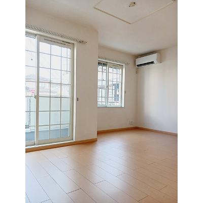 ルックス・ベリターティス 101【管理NO：1-016688801-01010】 ★家具家電は申し込み後に搬入します★の物件写真2
