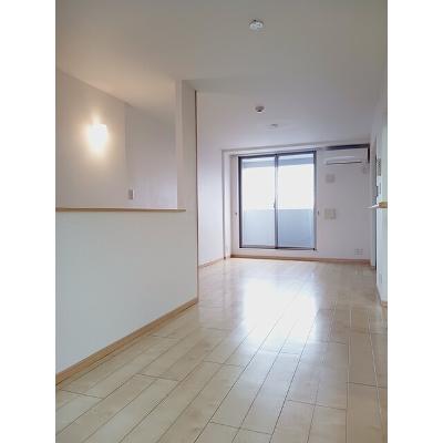 ラ　ルーチェ 403【管理NO：1-019446301-04030】 ★家具家電は申し込み後に搬入しますの物件写真2