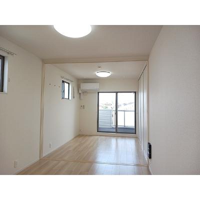 イーケータイズ 302【管理NO：1-025387301-03020】 ★家具家電は申し込み後に搬入しますの物件写真2