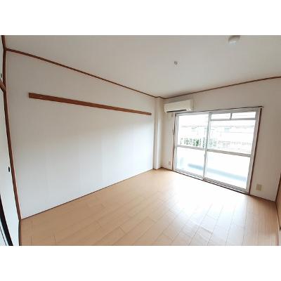 紫峰 202【管理NO：1-002180001-02020】 ★家具家電は申し込み後に搬入します 2026年07月下旬入居可能の物件写真2