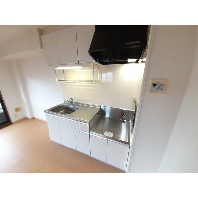 レザン 201【管理NO：1-009352701-02010】 ★家具家電は申し込み後に搬入します 2026年07月下旬入居可能の物件写真3