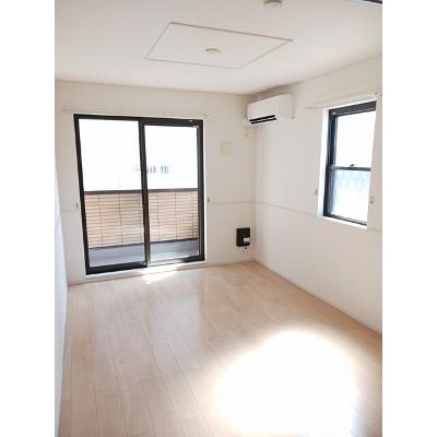ウエスト　ウッド 103【管理NO：1-015619601-01030】 ★家具家電は申し込み後に搬入します★の物件写真2