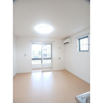 ロミオ　リゾート 204【管理NO：1-019289001-02040】 ★家具家電は申し込み後に搬入しますの物件写真2