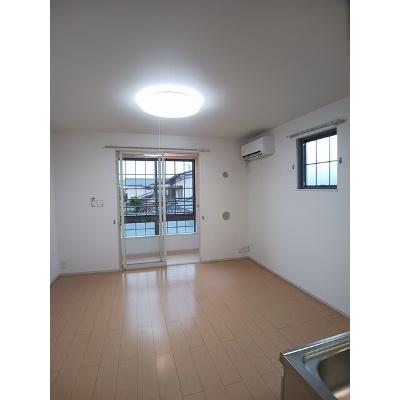 コムラード 202【管理NO：1-018436901-02020】 ★家具家電は申し込み後に搬入しますの物件写真2