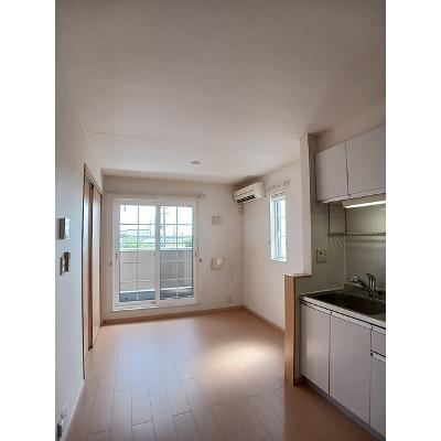 昴 201【管理NO：1-015354301-02010】 ★家具家電は申し込み後に搬入しますの物件写真2