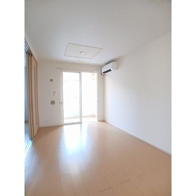 セレノコルソ 203【管理NO：1-018290401-02030】 ★家具家電は申し込み後に搬入します★の物件写真2