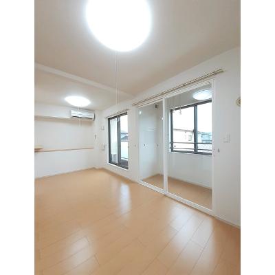 フィオーレ・ミルト 201【管理NO：1-017120701-02010】 ★家具家電は申し込み後に搬入します 2026年10月下旬入居可能の物件写真2