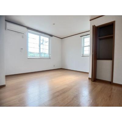 Ｖｉｌｌａ　Ｒａｆｆｉｎｅ 201【管理NO：1-011552401-02010】 ★家具家電は申し込み後に搬入します★の物件写真2