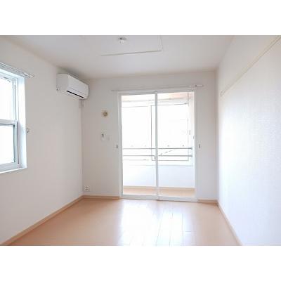 ウィステリアスタイル 103【管理NO：1-015946601-01030】 ★家具家電は申し込み後に搬入します★の物件写真2