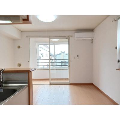 クロンドールⅡ 204【管理NO：1-015372102-02040】 ★家具家電は申し込み後に搬入します★の物件写真2