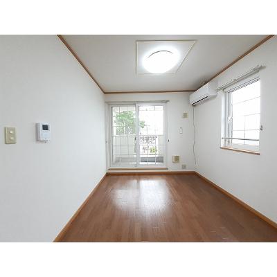 ボン　マルシェ　ドゥ 201【管理NO：1-012470202-02010】 ★家具家電は申し込み後に搬入します★の物件写真2