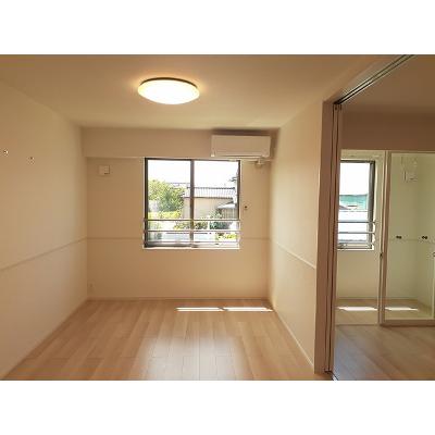 コート・エアリー 201【管理NO：1-027355501-02010】 ★家具家電は申し込み後に搬入しますの物件写真2