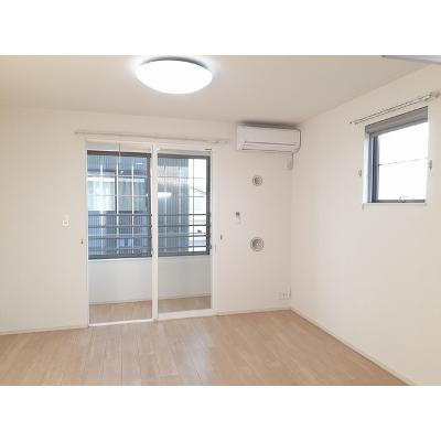 ファンロン 202【管理NO：1-021518301-02020】 ★家具家電は申し込み後に搬入します★ ★2026年11月中旬入居可能★の物件写真2