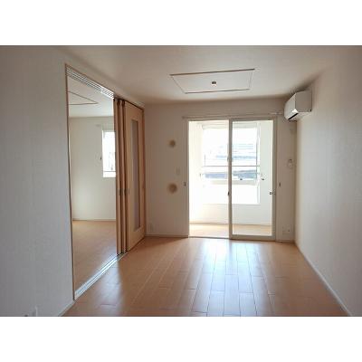 プリート 202【管理NO：1-017175001-02020】 ★家具家電は申し込み後に搬入します★の物件写真2