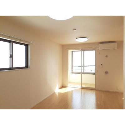 フェリーチェⅢ 101【管理NO：1-024312001-01010】 ★家具家電は申し込み後に搬入しますの物件写真2