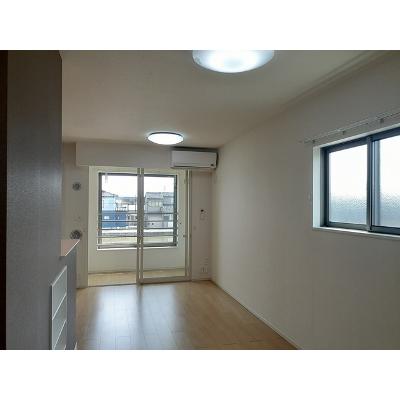 タカオカ・シュロス 201【管理NO：1-024154601-02010】 ★家具家電は申し込み後に搬入します★の物件写真2