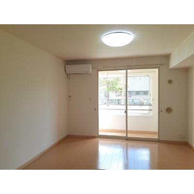 ウィスティリア 102【管理NO：1-015889201-01020】 ★家具家電は申し込み後に搬入しますの物件写真2