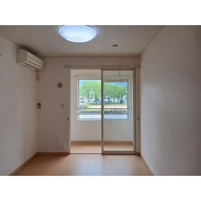 Ｌ．Ｒ 105【管理NO：1-015844601-01050】 ★家具家電は申し込み後に搬入します 2026年08月下旬入居可能の物件写真2