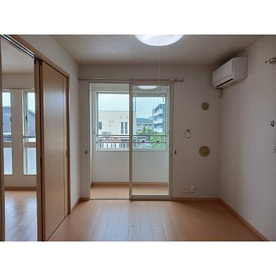ジニアス　２ 201【管理NO：1-016239202-02010】 ★家具家電は申し込み後に搬入します★の物件写真2